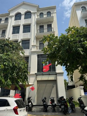 bán nhà phố phân khu manhattan 162m2 giá chỉ 27 tỉ, gần trường vinschool, gần công viên, gần vincom