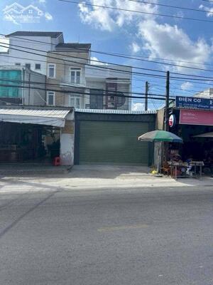 Cho thuê nhà mặt tiền đường nguyễn chí thanh đối diện chợ giá 12 triệu