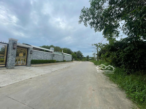 bán đất phú chánh, tân uyên, bình dương. diện tích: 37x142m nở hậu 41 tổng 5548m2 có 600m2 thổ cư