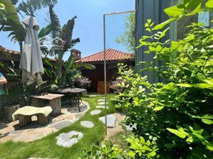 bán gấp biệt thự 1.112m2 ở mặt phố nguyễn ngọc vũ, giá 170 tỷ; lh phú trần 