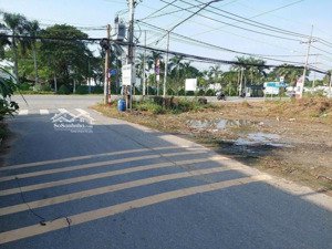 đất bàu bàng, nằm giữa 2 đường ql13 và đường hcm, gần 3 kcn, gần chợ, 223m2, giá 920 triệu