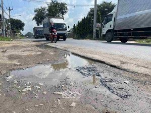 cần bán đất mặt tiền dt 742 gần ủy ban nhân dân xã vĩnh tân