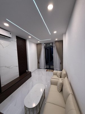 nhà đẹp mặt tiền nguyễn trọng tuyển phường 2 tân bình - 4 tầng - 35m2 (3.1m x 11m) giá 7,99 tỷ tl