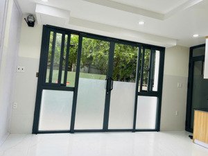 phòng căn góc - nhà mặt tiền - gần đại học văn lang - không chung chủ