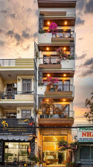 bán tòa căn hộ dịch vụ mặt tiền đường núi thành - gồm 18 phòng có hồ bơi , thang máy - gọi sa