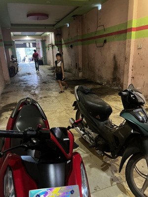 cho thuê nhà sàn suốt đang làm xưởng in - xe cẩu 7 tấn vào trước nhà - có gác