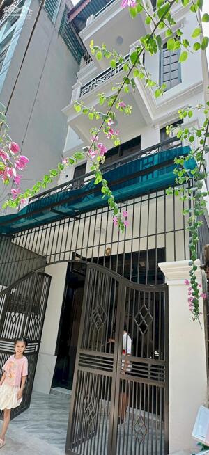 Chính chủ bán nhà phân lô ngõ 106 phố Chùa Láng 45m2x4 tầng,giá 9,9 tỷ.Lh 0983814882.