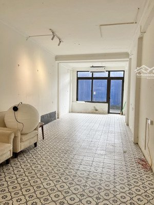 cho thuê 90m2 siêu hot - 2 mặt thoáng + sân riêng - vào kinh doanh ngay