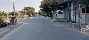 bán gấp 97m2 - khu chung cư quảng luận - đa phúc - đường 12m - gần fpt