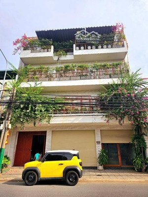 nhà mặt tiền nguyễn thái học dt 98m2 ngang 12m 1 trệt 3 lầu đường nhựa lớn gần chợ dĩ an 