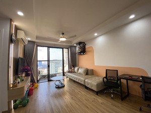 chính chủ bán căn 2 ngủ 68m2 tại hà nội center point ban công đông nam, nội thất full đầy đủ, sổ đỏ