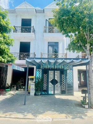 nhà mặt phố hùng vươngnhà mặt phố hùng vương, 85m2, 2pn, 3wc, bến cát, bình dương
