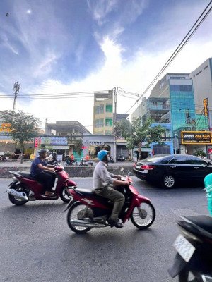 cho thuê nhà mặt tiền huỳnh tấn phát, tân phú quận 7, 1 trệt, 3 lầu, vị trí đẹp kinh doanh