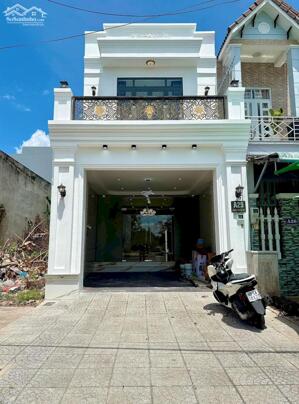 Nhà trệt lầu rộng có Gara đậu ô tô - Đường số 9 Khu Văn Hóa Tây Đô