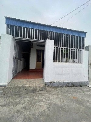 chủ cần tiền gấp căn nhà cấp 4
dt 124m2 (5,5x23) ngang 5,5m