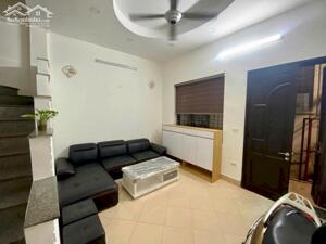 Cho thuê nhà nguyên căn Nguyễn Trãi 3.5 tầng x 40m2, 3 ngủ, 3 WC, 12 Triệu
