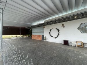 cho thuê mb lô góc 2mt khu hoà xuân giá 20tr.
dt 170m2 ngang 10m diện tích xây nhà cấp 4