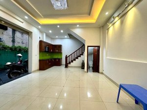 bán nhà trung phụng, gần phố ngõ 3 gác, tặng full nội thất, gần trường cấp 1 - 2 trung phụng 45m2