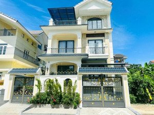 cơ hội tốt nên nắm bắt. mt đường số trần não, dt 10m x 18m, cn 180m2. 4 tầng, giá 40 tỷ còn 33 tỷ