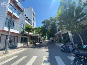 Bán lô đất đường số 26 KĐT Hà quang 1, Nha Trang. Diện tích : 60m2 ngang 5m. Hướng : Đông Bắc - Gần các cụm tòa nhà Chung cư . SSH07 . SSH08 . SSH09 . CT1 VCN Phước Long Giá bán : 4.2 tỷ ( Bao ép cọc )