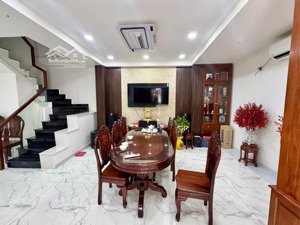 giảm sâu. bán nhanh cho căn này ngang siêu khủng hơn 11m. nhà đẹp ở liên sổ đang vy hơn 8 tỷ