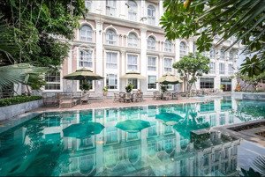 cho thuê khách sạn 4 sao - 250 phòng- 2 hồ bơi-mt nguyễn thị thập, q7- 2 tỷ/th