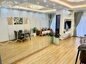 Bán chung cư Valencia Garden Việt Hưng-Long Biên-80m 3n2wc tầng trung-full nội thất-giá 5.2 tỷ (thương lượng)