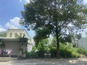 siêu rẻ 6,36x20m, đường nhựa 8m dân cư đông. vỉa hè 4m đối diện sân vận động khu thành phố mới