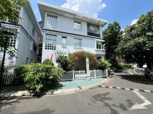 cho thuê biệt thư đơn lập đậu 2 ô tô trung tâm quận 10