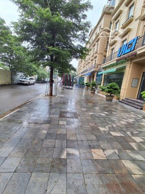 cho thuê nhà nguyễn xiển, thanh dt 85m2, 5,5 tầng, mt 5,5m, thông sàn, thang máy, điều hòa 55 tr