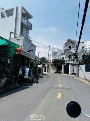 lô đất hiếm đường xe hơi 6x17m cực đẹp để xây nhà. bước chân qua ubnd thủ đức. gần chợ, siêu thị