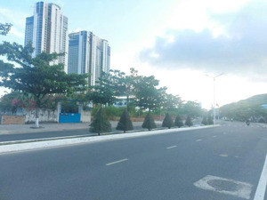 bán đất giá rẻ rất tiềm năng, mt phạm văn đồng, vĩnh hòa, nha trang, 265.4m2 ngang 11m, 64 triệu/m2