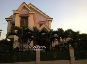bán nhà biệt thự 2 mặt tiền trung tâm thành phố pleiku full đất thổ cư 20x20