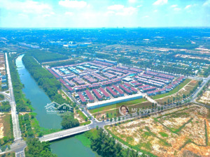 bán căn shophouse view sông kđt oasis city, 80m2, trục đường thông dài, nhìn ra bờ sông