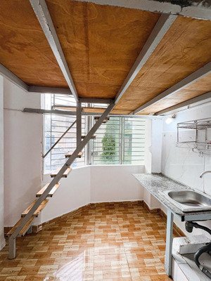 cho thuê phòng trọ ngay lotte cộng hoà có gác và cửa sổ lớn thoáng