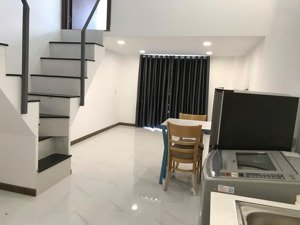 căn hộ 2 phòng ngủ ban công, siêu thoáng - full nội thất