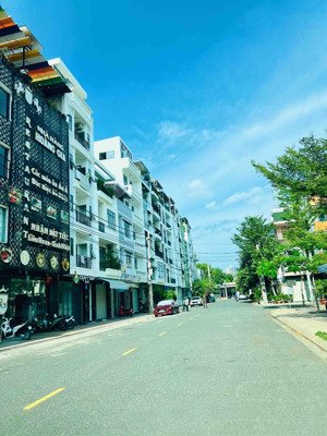 cho thuê nhà 6 tầng 10 phòng có thang máy đối diện công viên khu acc vườn xoài, thích hợp kd