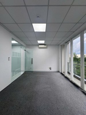 nguyên căn đường b2, thuận tiện làm kinh doanh,văn phòng, vị trí đường lớn, thoáng mát dt 6x21.5