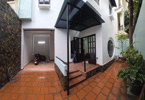 biệt thự mới đối diện đại học văn hiến, gần chợ hoàng hoa thám, sân bay tsn, siêu thị go, lottemart
