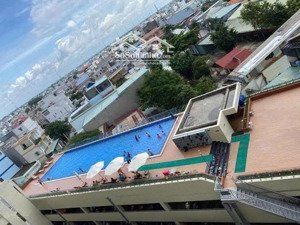 chính chủ bán căn hộ nhà trống giá 2tỷ150tr view hồ bơi. lh xem nhà 