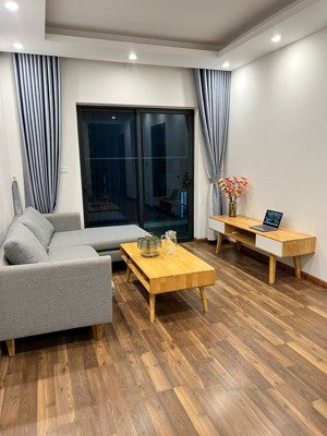 căn hộ 2 phòng ngủ có ban công cực hiếm giá chỉ 5.x tỷ cực nhỏ - full nội thất - goldmark city