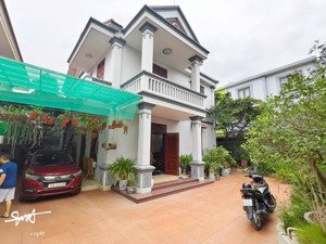 bán căn biệt thự sát kđt vườn hồng, hải an, dt 352m2, nhà 2 tầng nội thất gỗ sân vườn tiểu cảnh đẹp