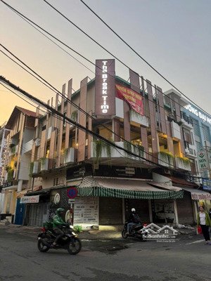 góc 2 mặt tiền đường duy nhất 94 châu văn liêm - nguyễn trãi quận 5