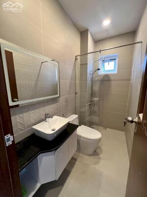 Nhà đẹp giá rẻ cách MT 50m đường Hồng Lạc, Tân Bình, 70m2, giá 4tỷ7, sổ hồng riêng, tiện kinh doanh