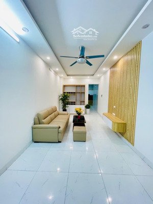 bán gấp nhà hoà bình, đống đa, dt46m, mt3.3m, 3 tầng, nhà mới đẹp ở ngay