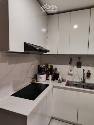 đang cần tiền làm ăn nên cần bán căn 2pn-1wc có bếp rèm và máy lạnh 2.4 tỷ