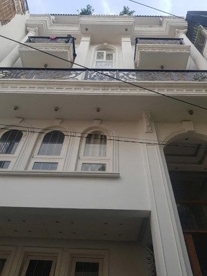 không thể chê được! chdv cao cấp ngay sân bay, thu 1.6 tỷ/năm - 8x18m vuông - 39 tỷ 
