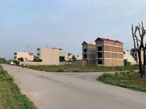 chính chủ cần bán gấp lô góc view vườn hoa trung tâm tại kdt chi đông