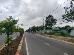 mặt bằng đất trống 3000m2 - làm bãi chứa hàng - kho bãi - đường 2.9