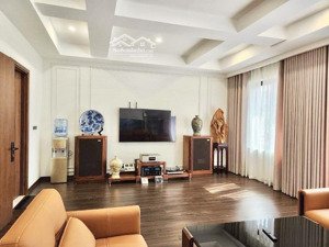 chuẩn mực an cư, bán nhà nguyễn sơn, 10 phút sang phố cổ, 45m2, 6 tầng gara 7 chỗ - thang máy xịn